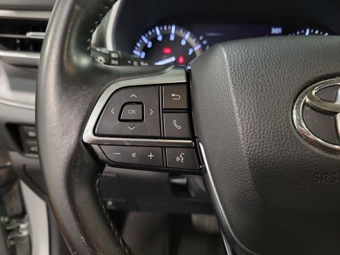 Used 2020 Toyota Highlander XLE AWD/4WD image 25