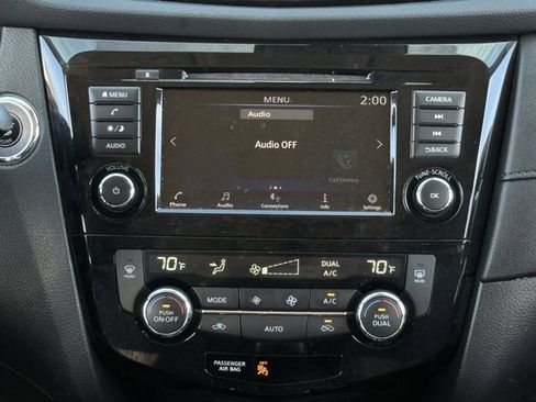 Used 2020 Nissan Rogue SV image 17