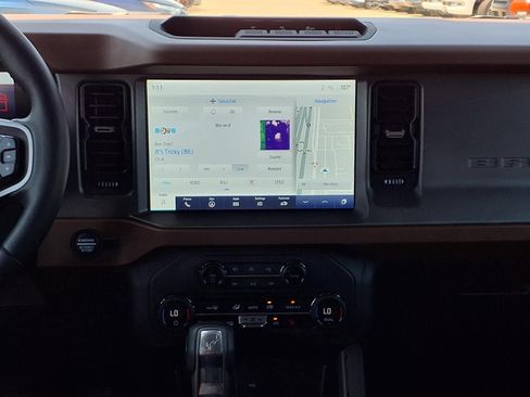 Used 2024 Ford Bronco Outer Banks AWD/4WD image 15