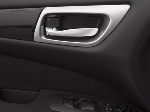 Used 2014 Nissan Pathfinder S image 21