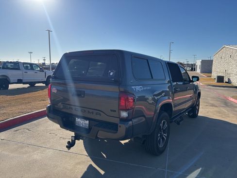Used 2019 Toyota Tacoma TRD Sport image 5