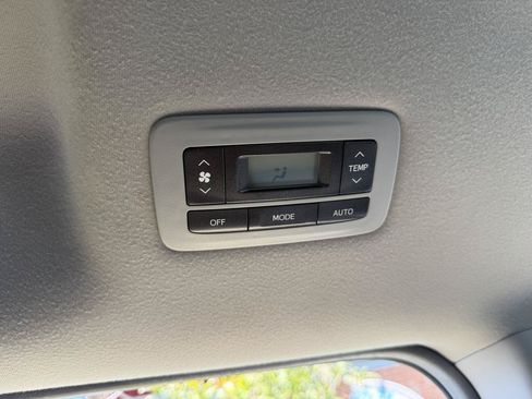 Used 2014 Toyota Sienna XLE w/ Entertainment Package FWD image 8