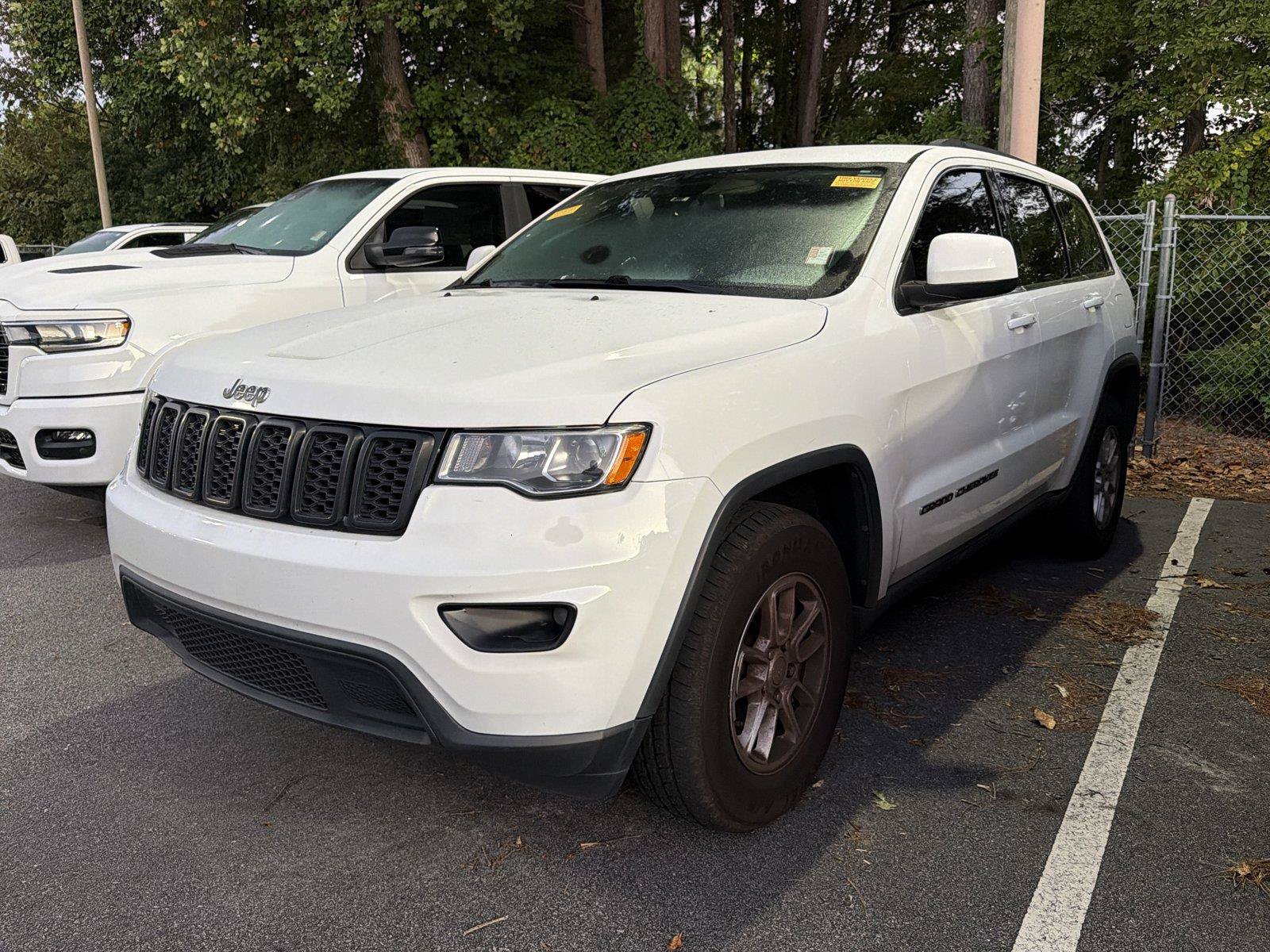 Used 2020 Jeep Grand Cherokee Laredo RWD image 1