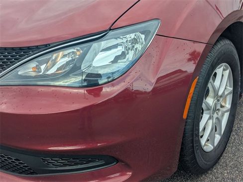 Used 2021 Chrysler Voyager Lxi image 9