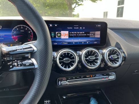 Used 2024 Mercedes-Benz GLA 250 4MATIC image 31
