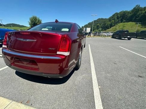 Used 2020 Chrysler 300 Touring L w/ Quick Order Package 2EF RWD image 11