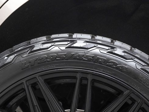 Used 2025 Cadillac Escalade Sport Platinum w/ LPO, ONYX Package image 41