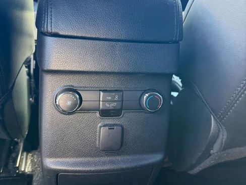 Used 2019 Ford Explorer XLT w/ Equipment Group 202A AWD/4WD image 13