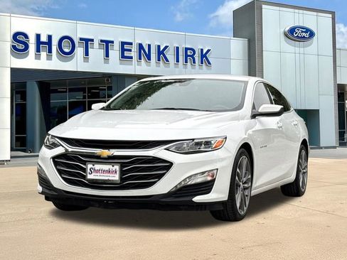 Used 2023 Chevrolet Malibu LT w/ Driver Confidence Package FWD image 3