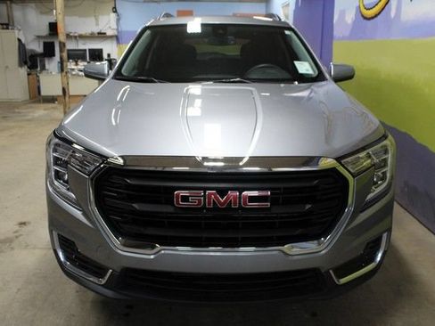 Used 2023 GMC Terrain SLE w/ Driver Convenience Package AWD/4WD image 2