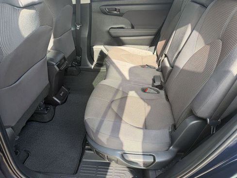 Certified 2025 Toyota Highlander LE FWD image 21
