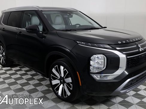 Used 2025 Mitsubishi Outlander AWD image 3