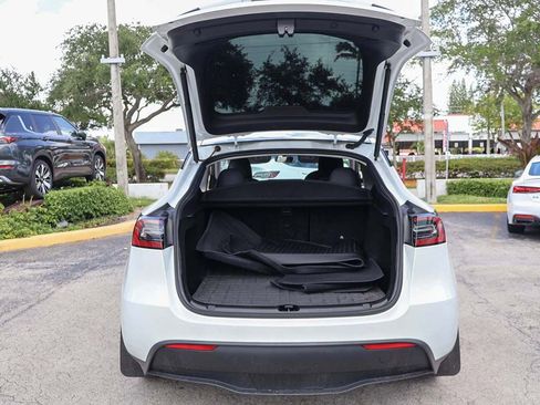 Used 2023 Tesla Model Y Long Range AWD/4WD image 20