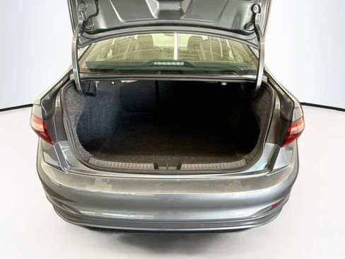 Used 2025 Volkswagen Jetta SE FWD image 29