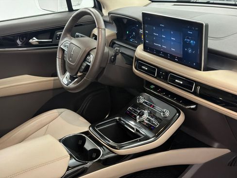 Used 2022 Lincoln Nautilus AWD image 10