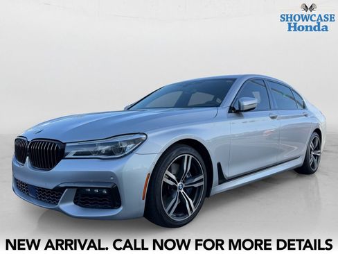 Used 2017 BMW 750i RWD image 2