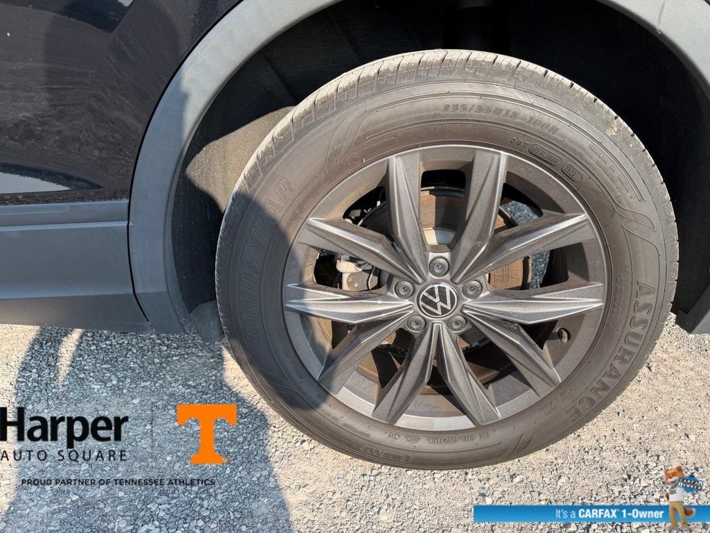 Used 2024 Volkswagen Tiguan SE w/ Panoramic Sunroof Package FWD image 20