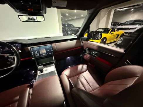Used 2024 Land Rover Range Rover Long Wheelbase Autobiography image 39