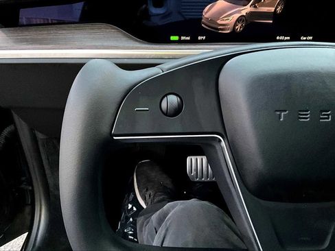 Used 2022 Tesla Model S image 25