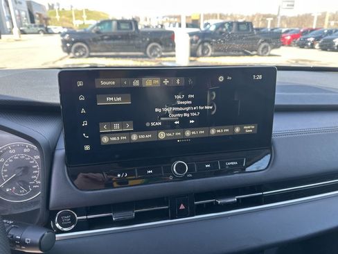 Used 2025 Mitsubishi Outlander SE image 7