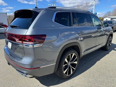 Used 2024 Volkswagen Atlas SEL Premium R-Line image 5