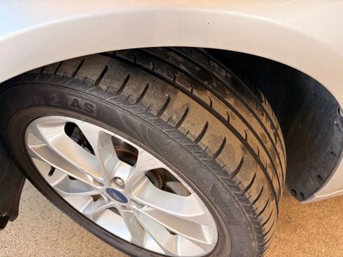 Used 2019 Ford Fusion SE image 30