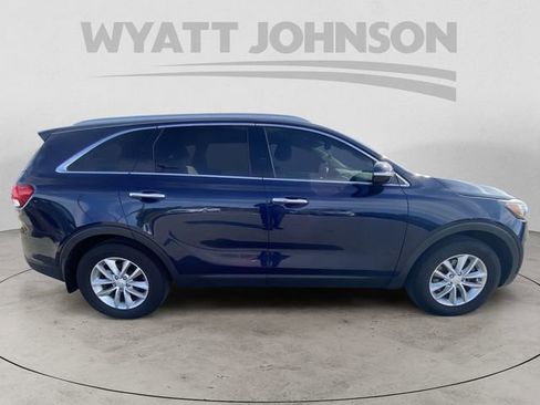 Used 2018 Kia Sorento FWD image 11