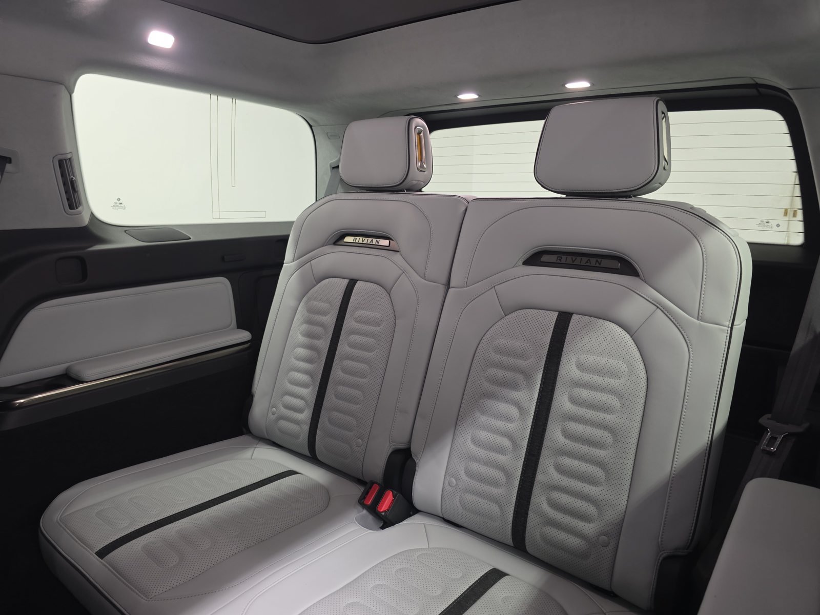 Used 2023 Rivian R1S Launch Edition Quad AWD/4WD image 22