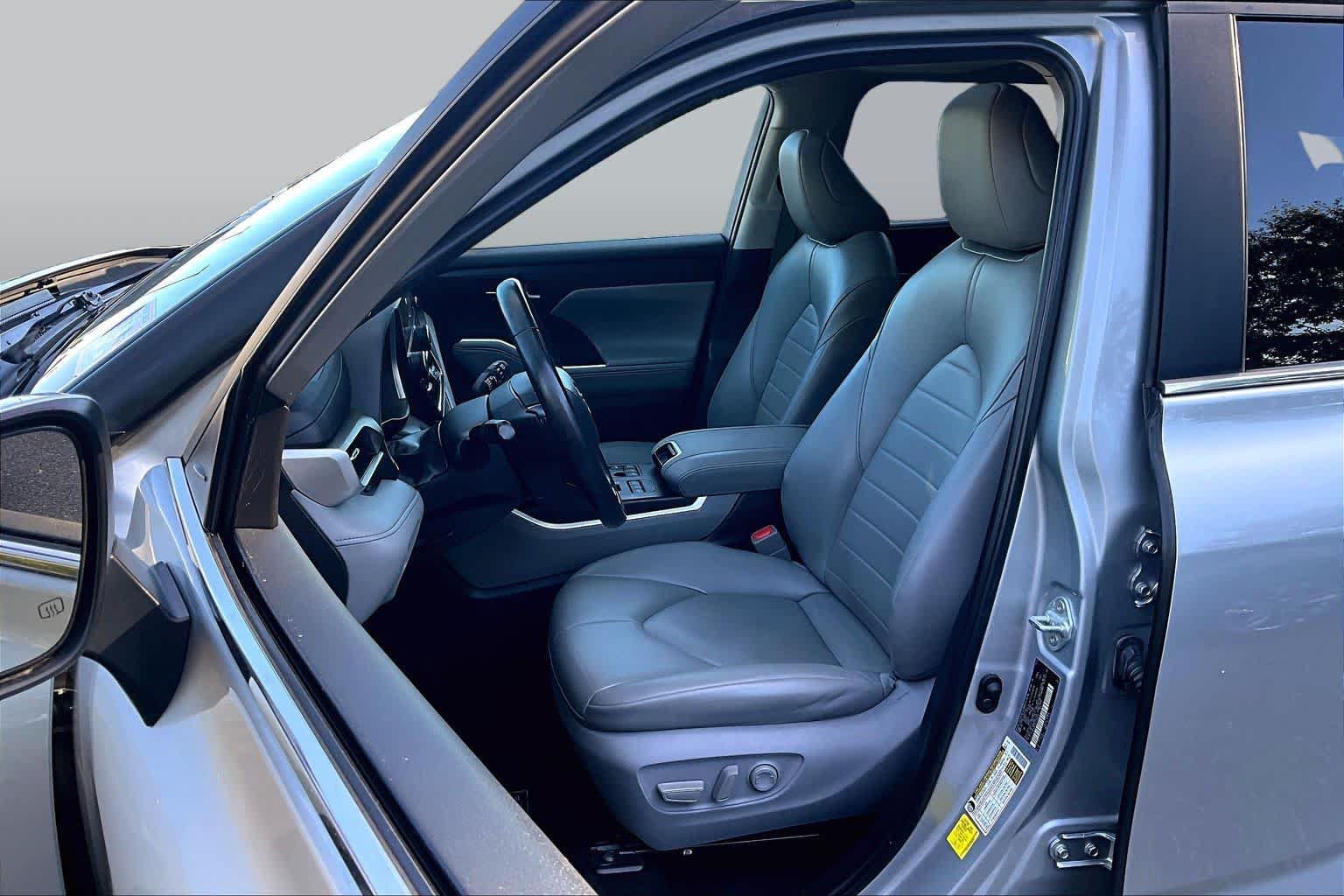 Used 2023 Toyota Highlander XLE AWD/4WD image 9