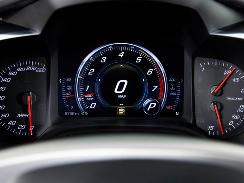 Used 2015 Chevrolet Corvette Z06 w/ 3LZ Preferred Equipment Group image 23