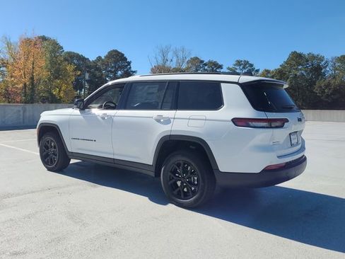 New 2025 Jeep Grand Cherokee L Altitude RWD image 2