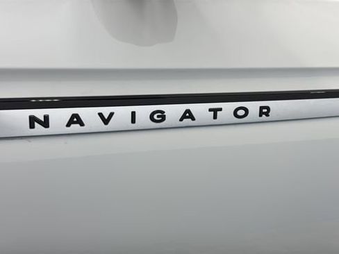 Used 2025 Lincoln Navigator Reserve AWD/4WD image 48