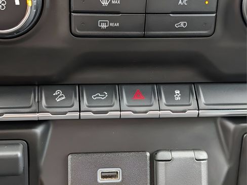 Used 2019 Chevrolet Silverado 1500 Custom Trail Boss w/ Custom Convenience Package AWD/4WD image 24