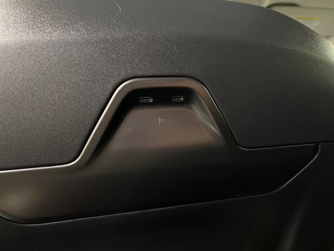 Certified 2025 Lincoln Nautilus Reserve image 37