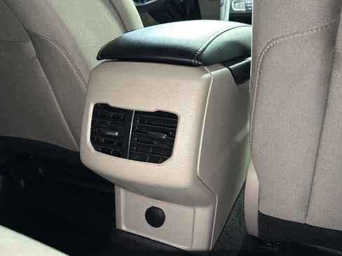 Used 2019 Ford Fusion SE image 28