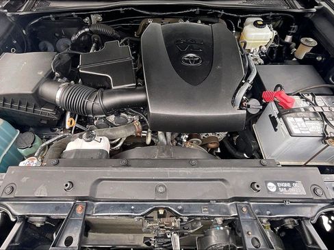 Used 2019 Toyota Tacoma TRD Off-Road image 9