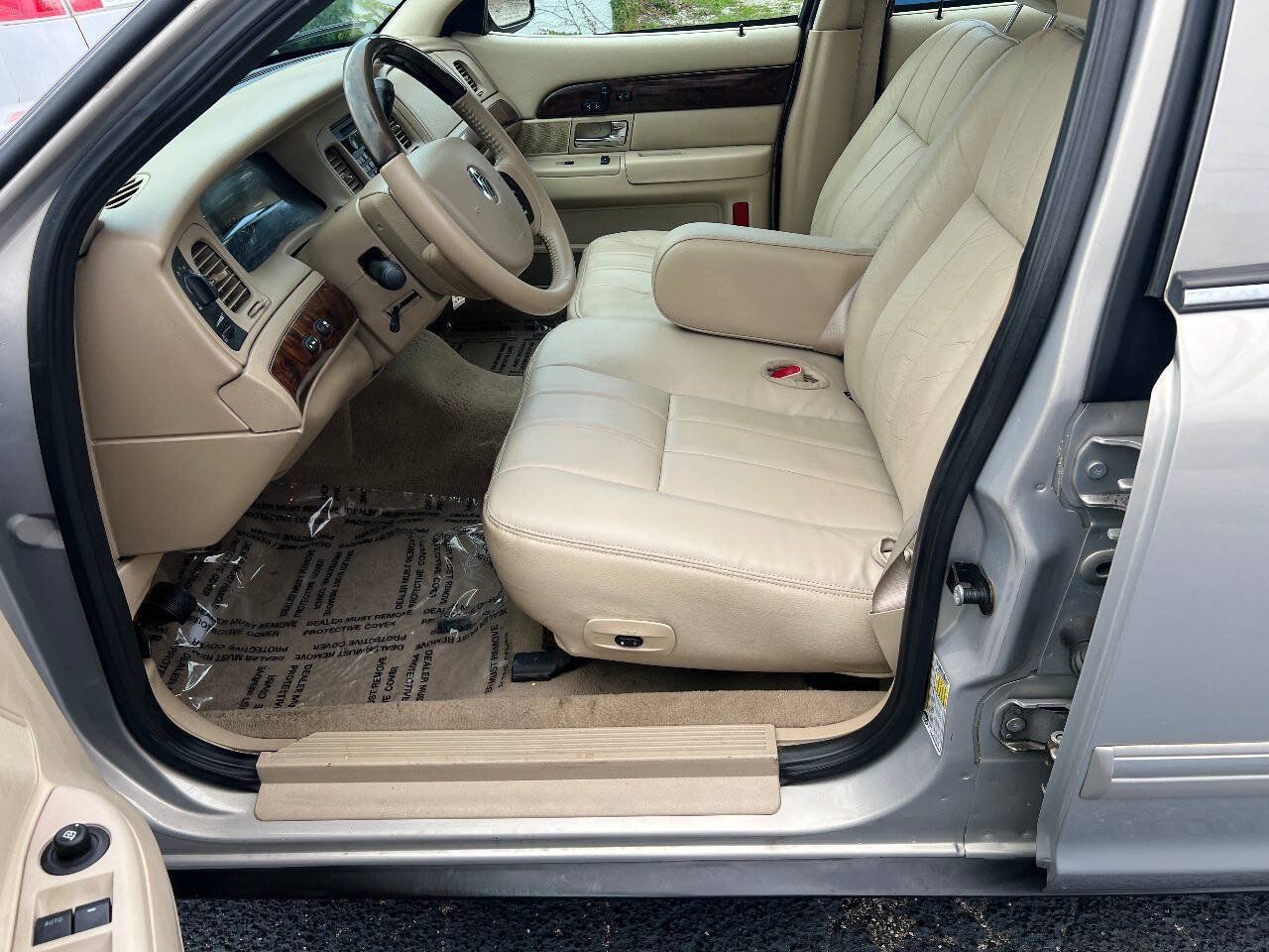 Used 2010 Mercury Grand Marquis LS RWD image 22