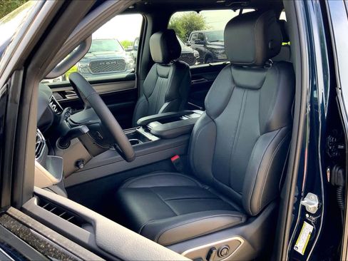 New 2026 Jeep Grand Wagoneer Limited AWD/4WD image 9