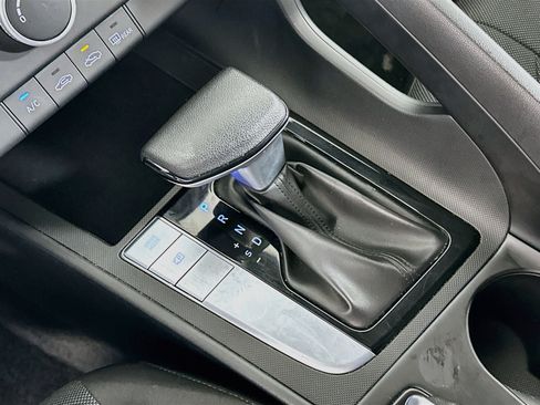 Used 2025 Hyundai Elantra SE FWD image 24