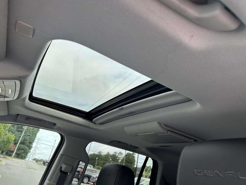 Used 2020 GMC Yukon Denali w/ Denali Premium Package RWD image 21