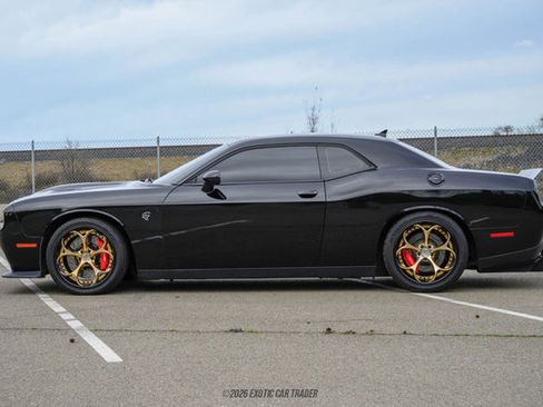 Used 2016 Dodge Challenger SRT Hellcat image 3