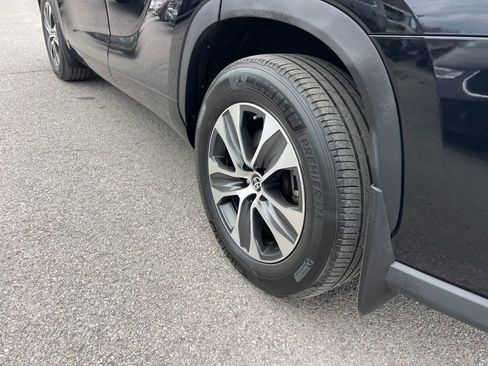 Used 2023 Toyota Highlander XLE image 33