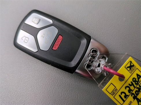 Used 2024 Audi Q5 2.0T Premium w/ Convenience Package image 28