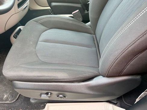 Used 2023 Chrysler Voyager LX image 29