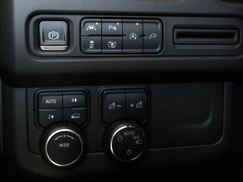 Used 2022 Chevrolet Tahoe LT w/ Luxury Package AWD/4WD image 32