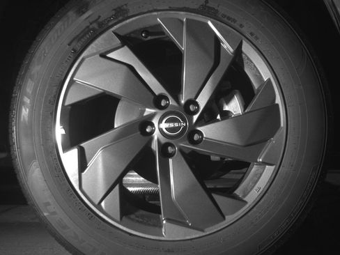 Used 2025 Nissan Rogue SV FWD image 13