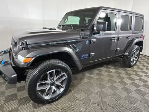 Used 2024 Jeep Wrangler Unlimited w/ Convenience Group AWD/4WD image 7