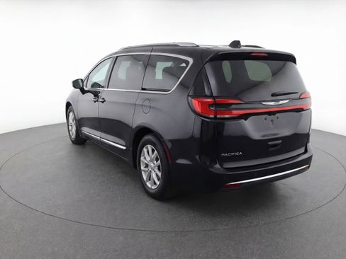 Used 2024 Chrysler Pacifica Touring-L image 6