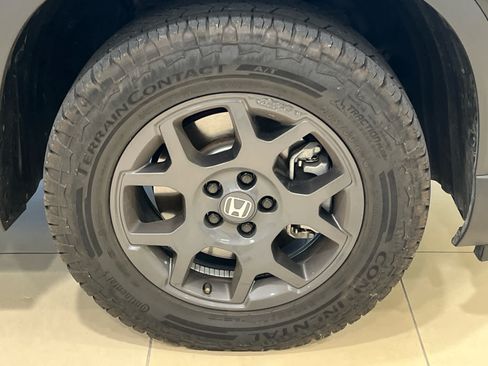 Used 2025 Honda Pilot TrailSport image 3