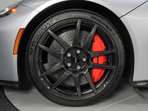 Used 2019 Ford GT RWD image 19